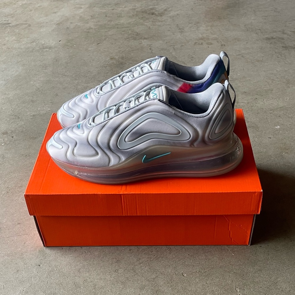 Nike Air Max 720 Lightweight Running/Lifestyle Sneakers Size 9.5 Mens
